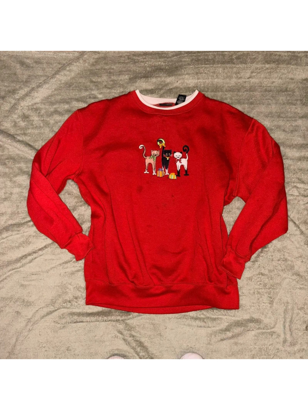 Red and White Collared Vintage Embroidery Three Cats Sweatshirt